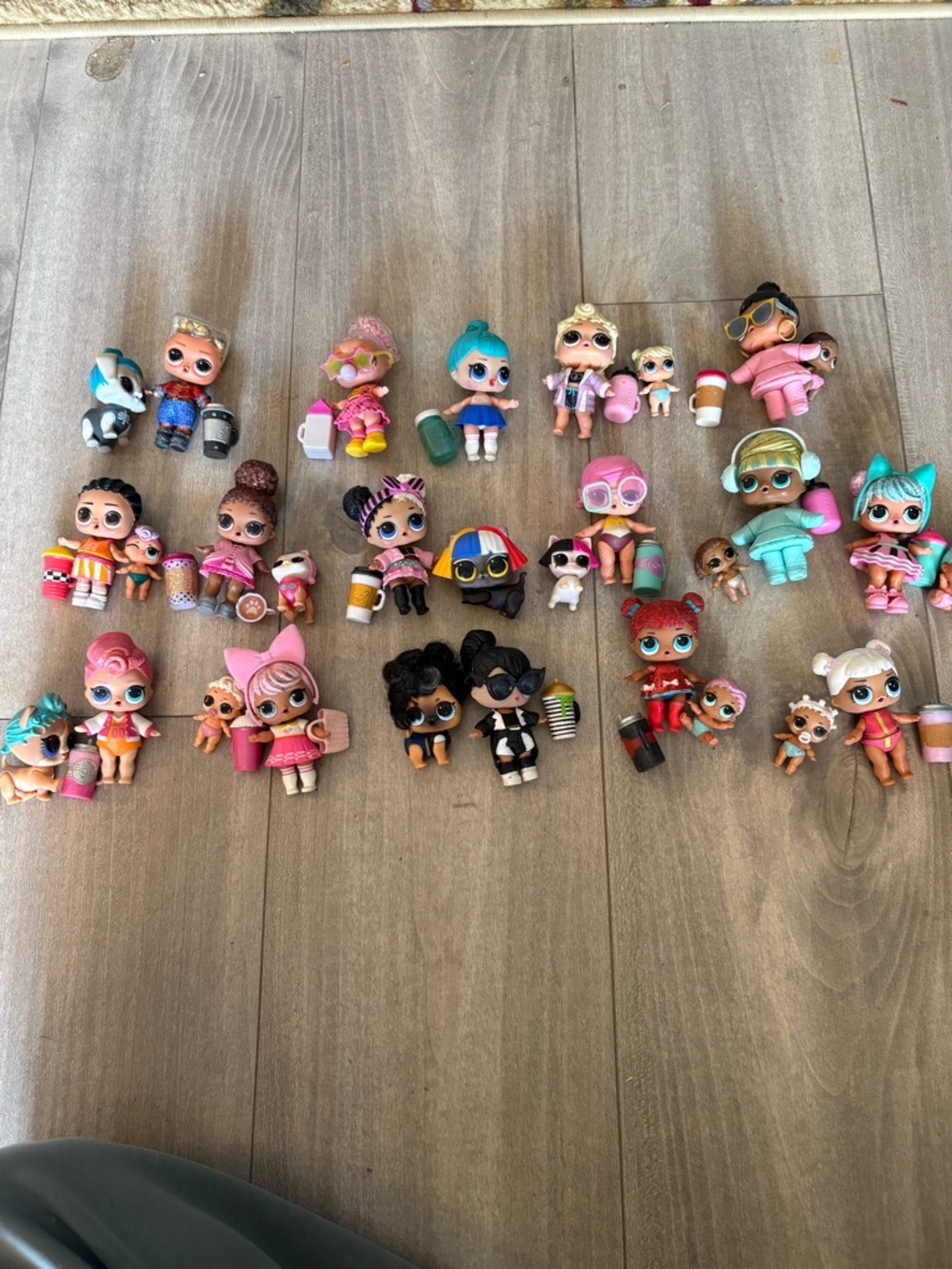 Assorted Kids Fashion Dolls Playset - Pink & Multicolor